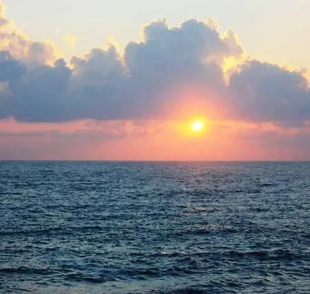 Daire Lighthouse Beach View Pafos