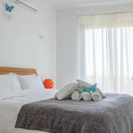 Lighthouse Beach View Apartment Paphos